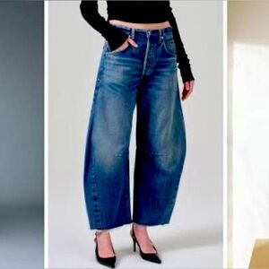 NWT. Good American Good Extreme Barrel Indigo Jeans Size 6